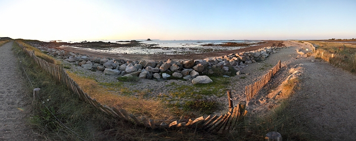 [1] le sillon de talbert, pano, 19 images, IMG_7609 - IMG_7627 - 3310x1310 - SCUL-Smartblend.jpg - Le sillon de talbert, est une bande de terre etroite dans l'ocean sur 2 ou 3 km